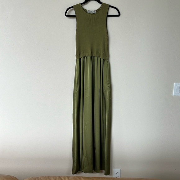 Taylor size small moss green maxi dress w/ stretchy sleeveless top, silky bottom - Picture 11 of 16